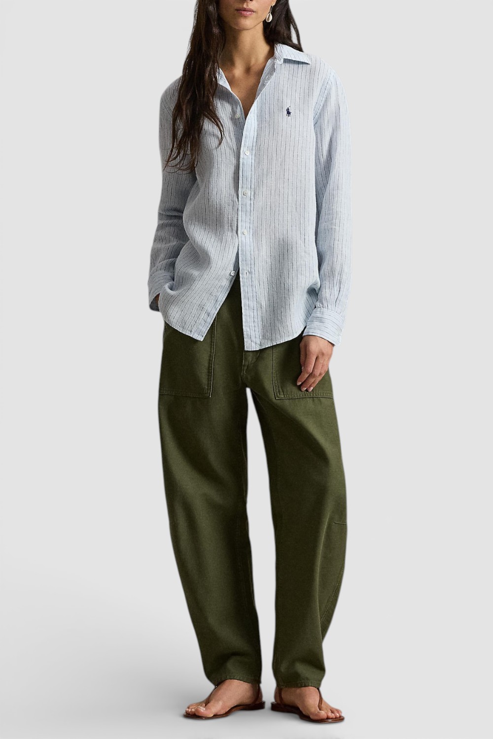 תמונת כל הלוק של חולצה מכופתרת